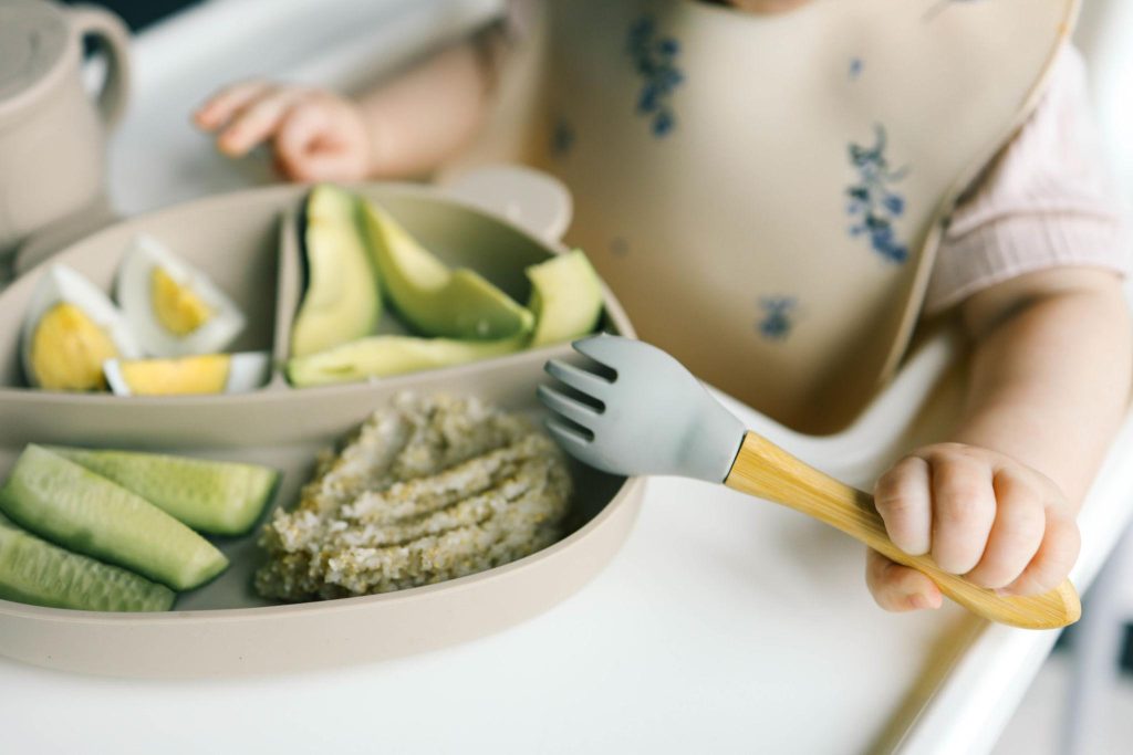 Bé ăn dặm có nên cho gia vị không? Hướng dẫn đúng cách cho cha mẹ