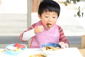 Bé biếng ăn? Thử ngay gia vị rắc cơm cho bé ăn dặm đúng cách