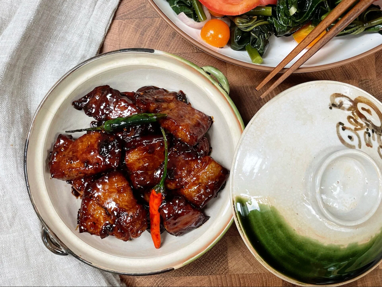 Nước mắm Channhà giúp món kho có màu nâu cánh gián đẹp mắt