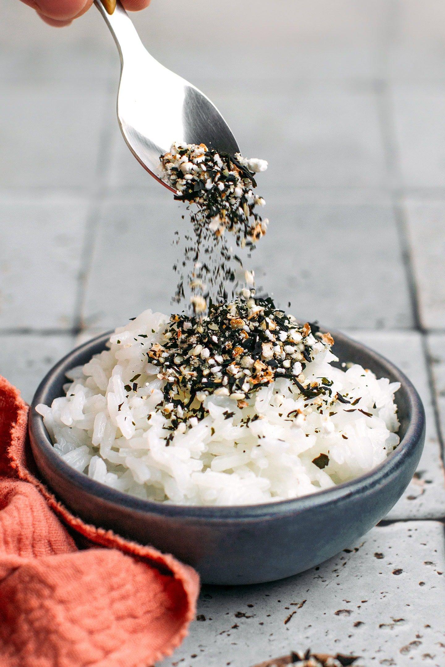 Cha mẹ nên đọc kỹ thông tin trên bao bì, ưu tiên những thương hiệu uy tín và minh bạch