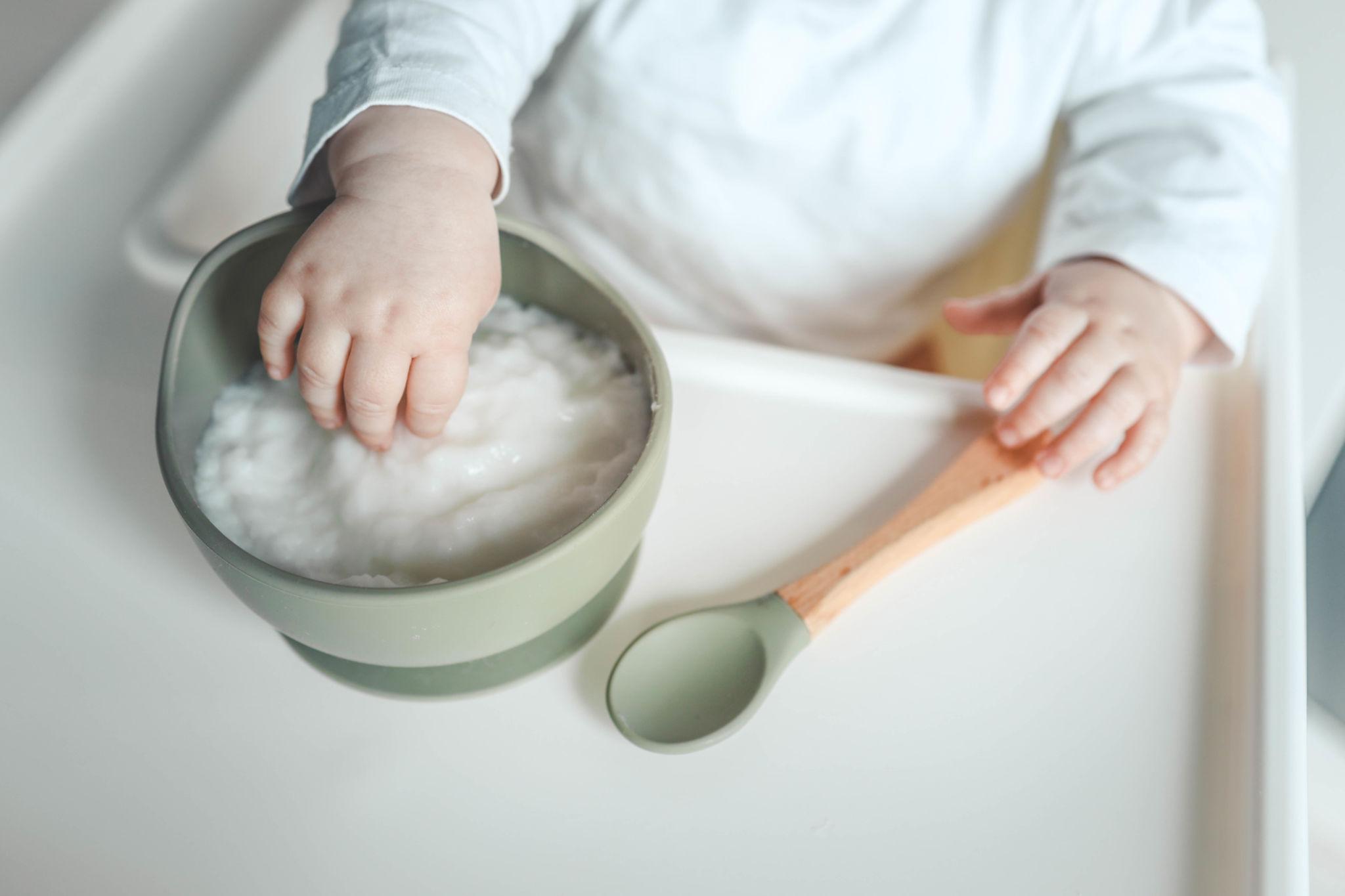 Không nên trẻ ăn dặm ăn nước mắm trong giai đoạn đầu