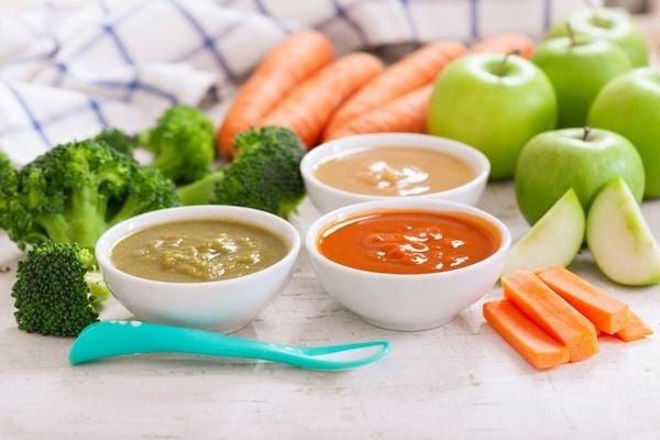 Thực đơn cho bé 6 tháng thường nên khởi đầu với những nguyên liệu đơn giản